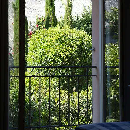 Les Jardins De La Livree לינה וארוחת בוקר