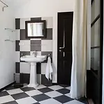 Les Jardins De La Livree Bed & Breakfast 4*
