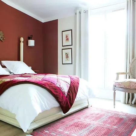 Bed & Breakfast Les Jardins De La Livrée 3*