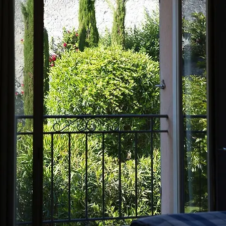 Les Jardins De La Livrée Bed & Breakfast 3*