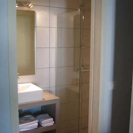 Les Jardins De La Livree 4* فينوف ليز أفيجْنْ