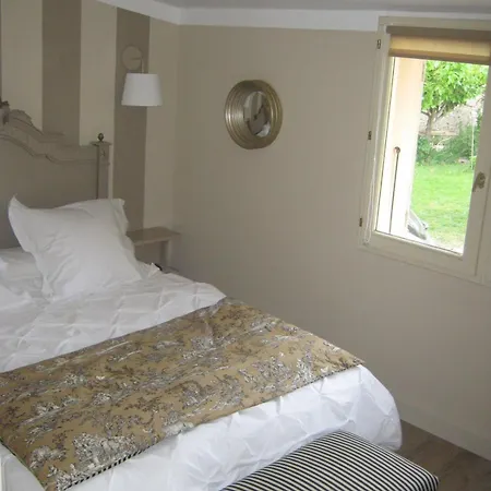 Les Jardins De La Livrée Bed & Breakfast 3*