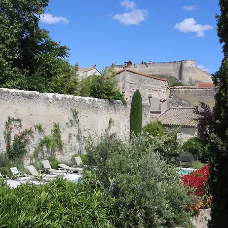 فندق مبيت وإفطار Les Jardins De La Livree فينوف ليز أفيجْنْ
