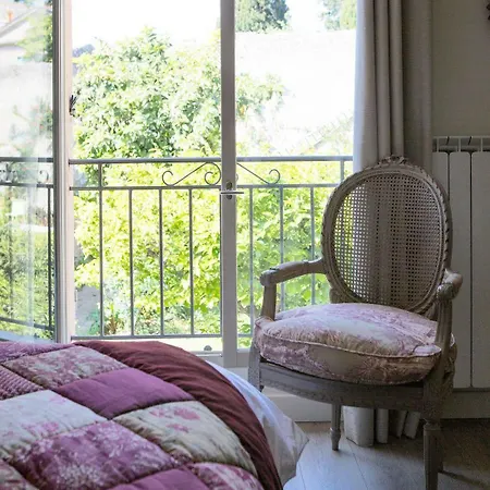 Les Jardins De La Livrée Bed & Breakfast