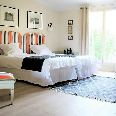 Les Jardins De La Livrée Bed & Breakfast 3*