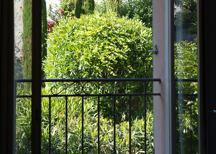 Les Jardins De La Livree Bed and Breakfast