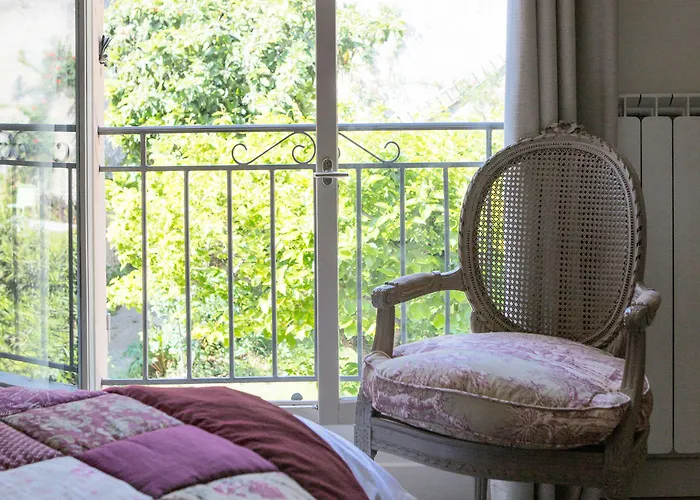 Les Jardins De La Livree Bed and Breakfast