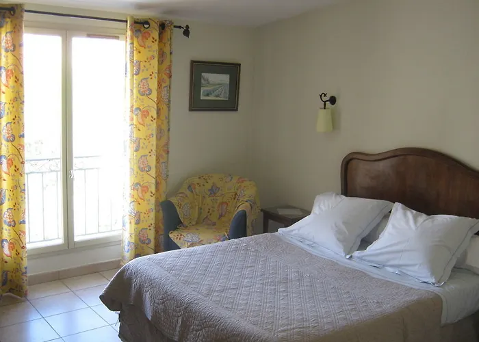 Les Jardins De La Livree Bed and Breakfast