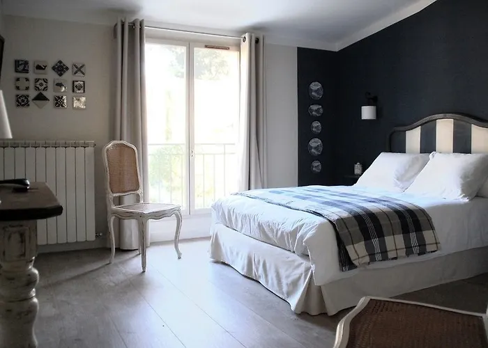 Les Jardins De La Livree Bed and Breakfast 4*