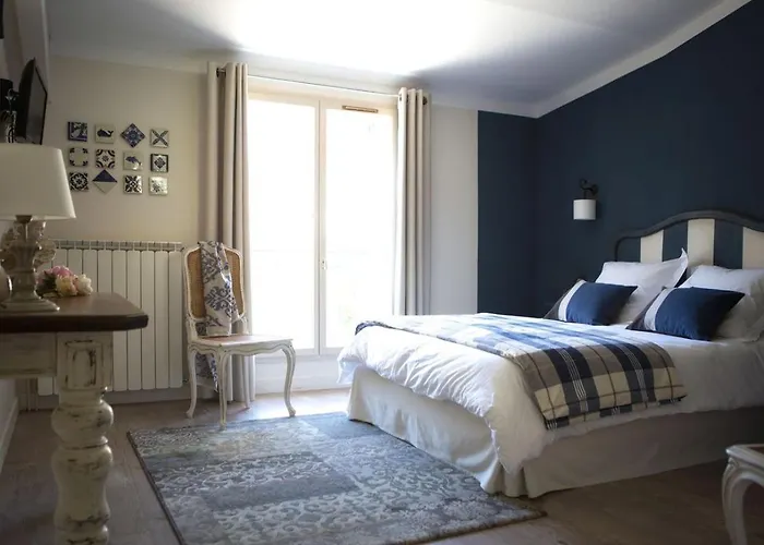 Les Jardins De La Livree Bed and Breakfast 4*